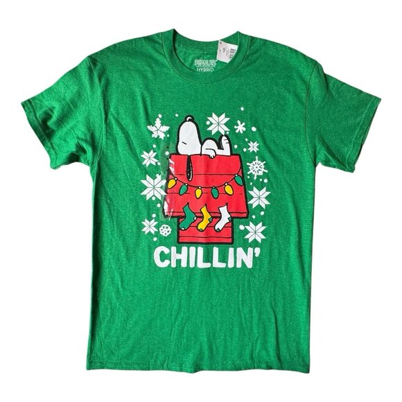 NWT Peanuts “Chillin’” Snoopy Christmas T-Shirt Green Holiday Tee M - Picture 1 of 7